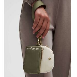 LULULEMON NWT Dual Pouch Wristlet Card Case Money Pouch Bay Leaf/Light Ivory